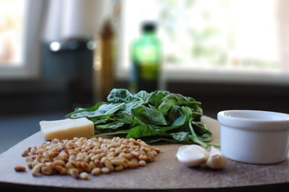 ng07wm_t20_ywNy2x-e1587244866624 Basilikum-Pesto für typisch italienische Nudeln