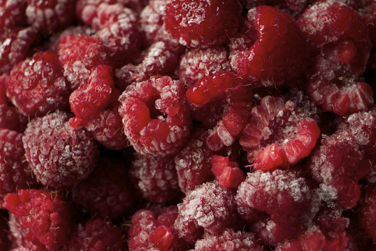 www_dessert_mascarponecreme Mascarpone-Dessert mit Himbeeren und Walnüssen