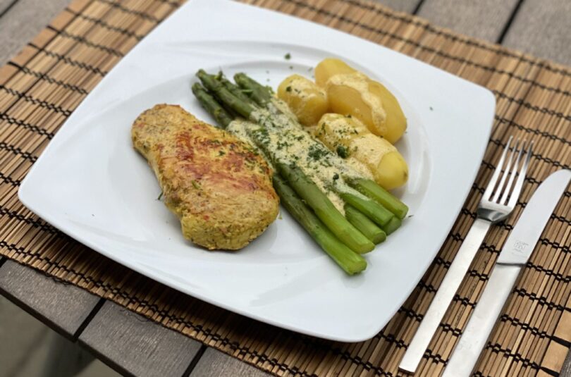 Spargel mit Kartoffeln, Putenfleisch/Schinken und Sauce Hollandaise