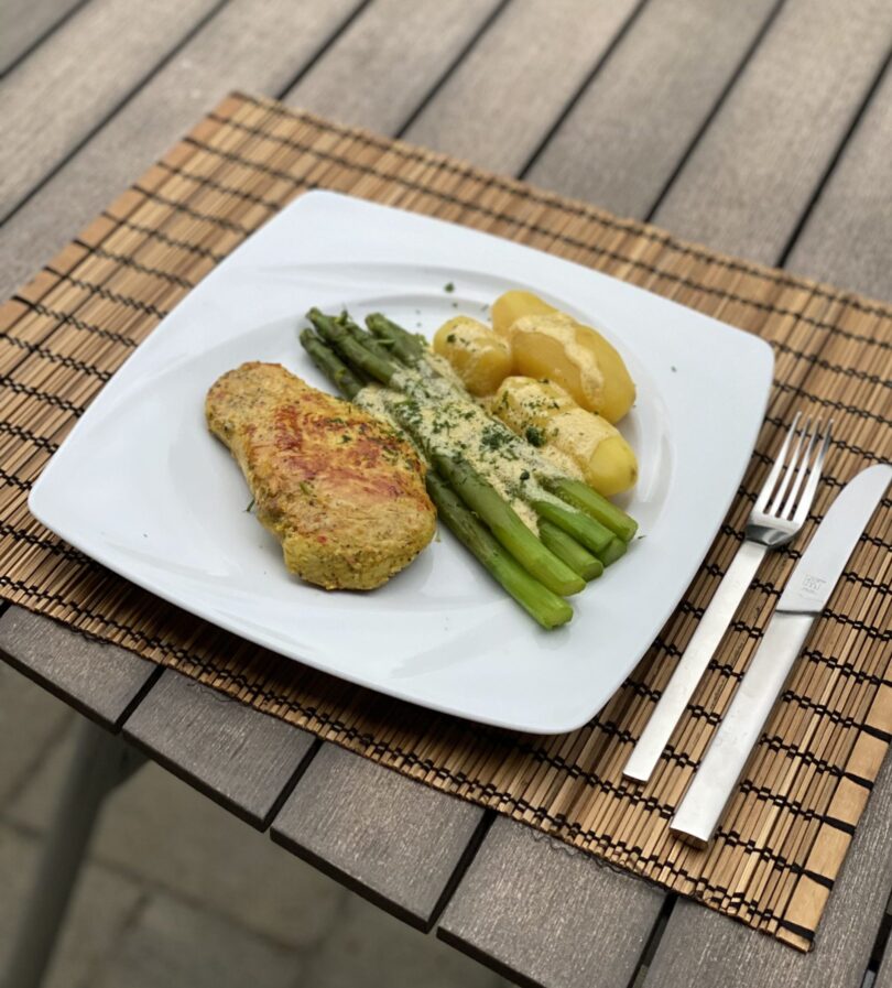www_herzhaft_hauptgericht_sauceholandaise1-scaled-e1587333753936 Spargel mit Kartoffeln, Putenfleisch/Schinken und Sauce Hollandaise