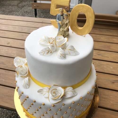 www_suesses_50er_Torte10-scaled Goldene-Hochzeits-Torte