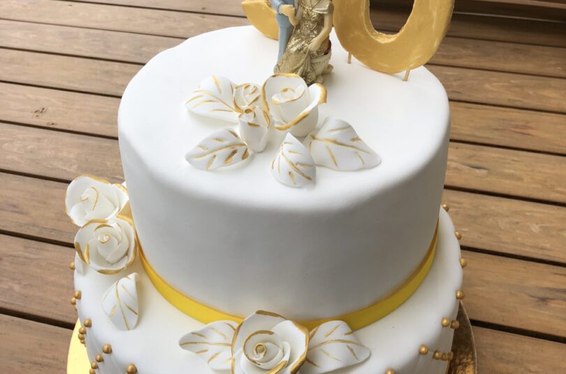 Goldene-Hochzeits-Torte