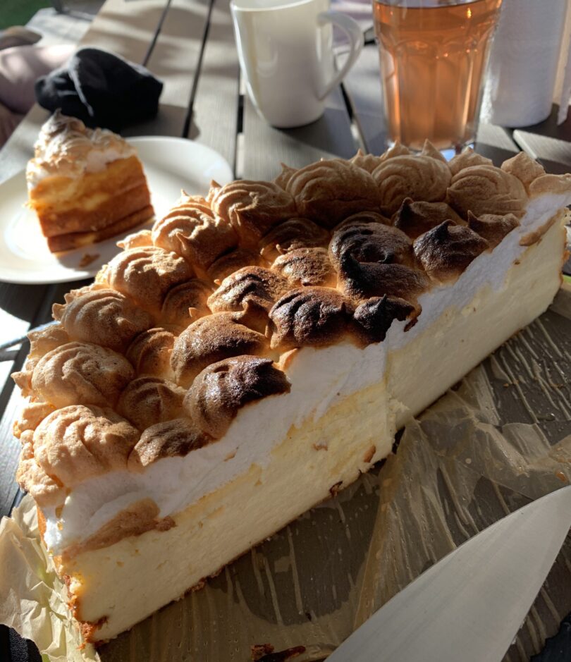 www_suesses_kaesekuchen_baiser-scaled-1 Eierlikör-Baiser-Käsekuchen ohne Boden; Käsekuchen mit Baiser; Baiserkuchen